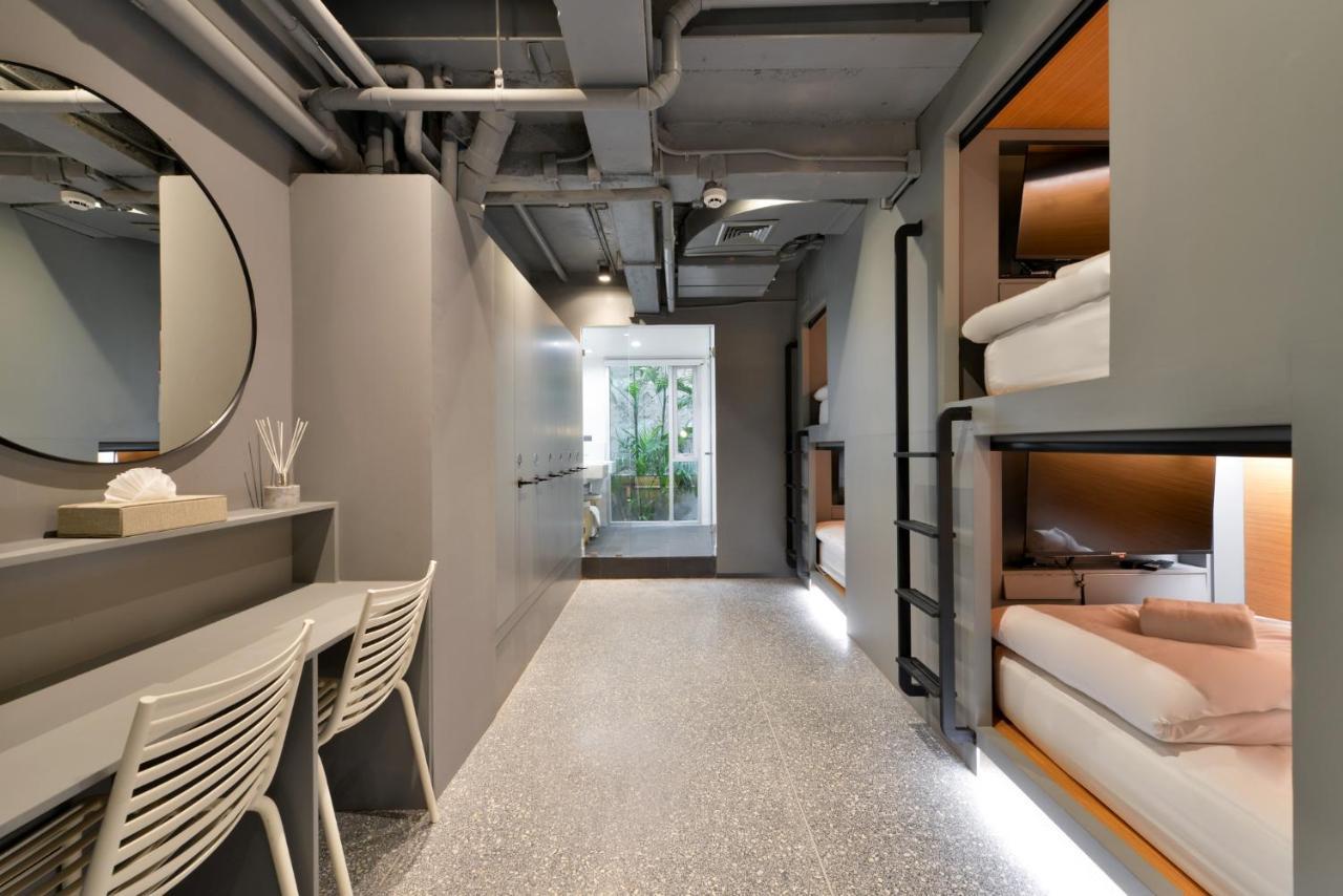 Tiang Capsule Hostel Bangkok Exterior photo