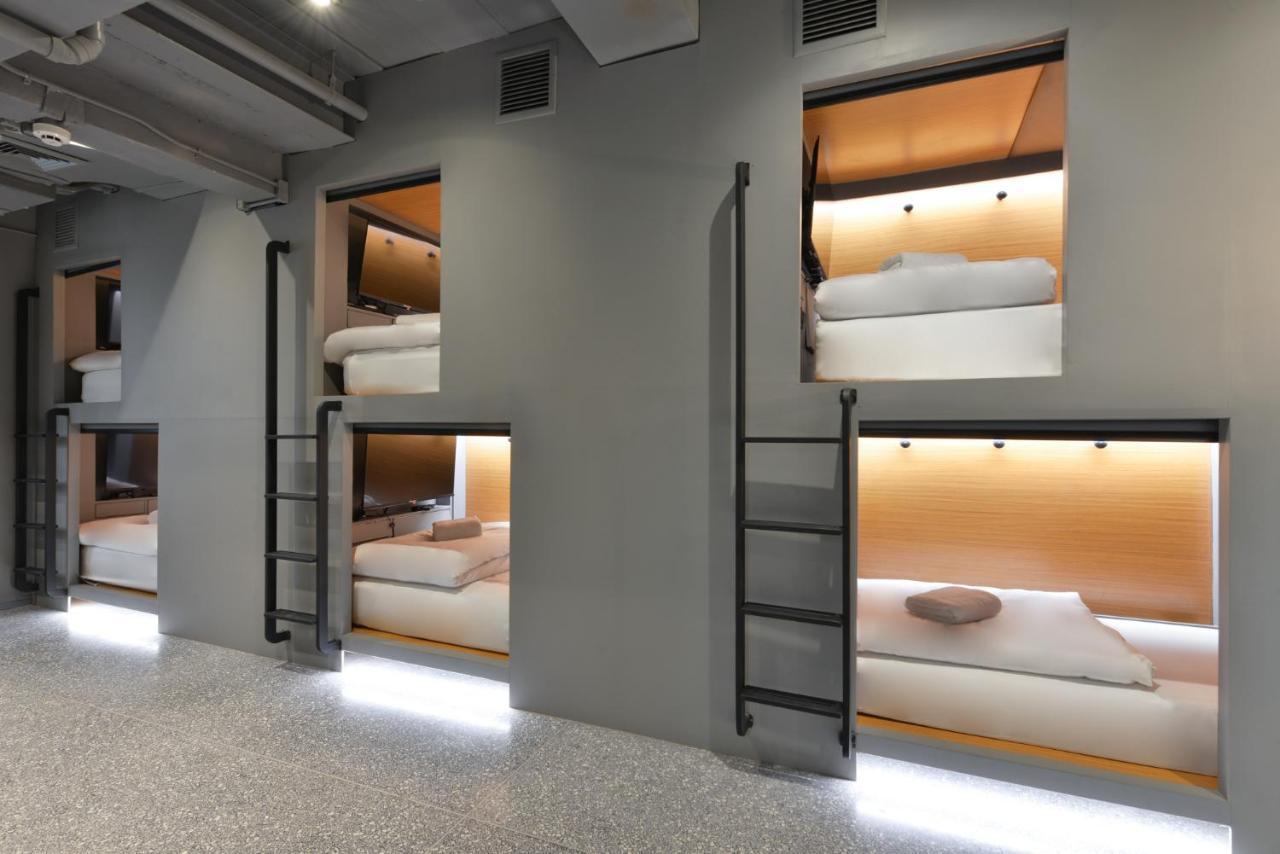 Tiang Capsule Hostel Bangkok Exterior photo