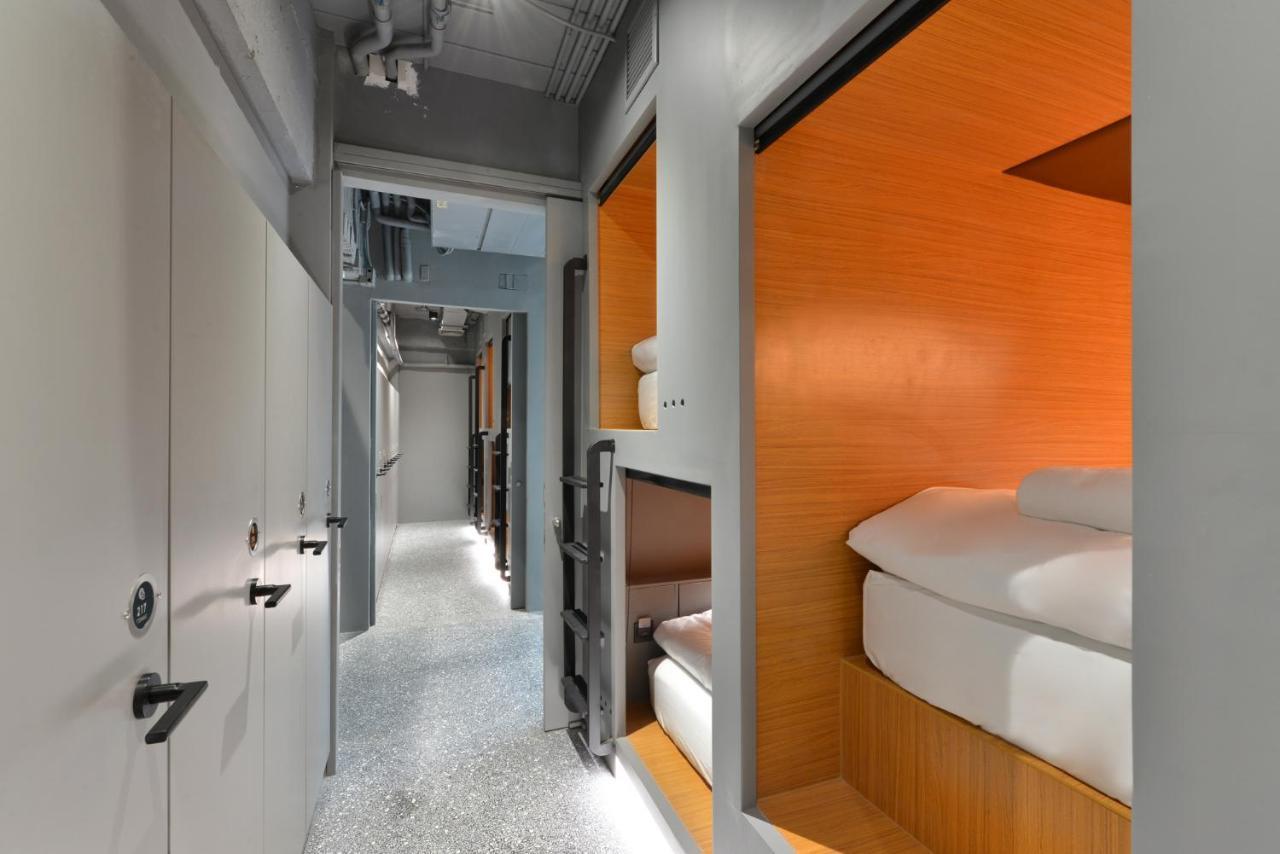 Tiang Capsule Hostel Bangkok Exterior photo